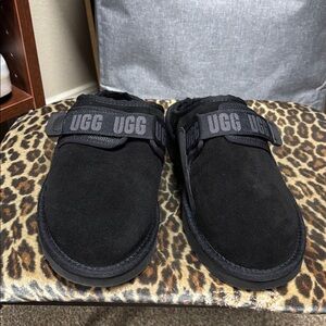 UGG Black slippers - size 8 black nwt